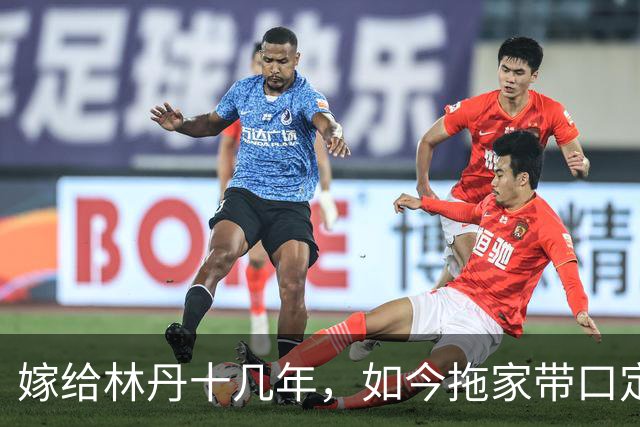 嫁给林丹十几年，如今拖家带口定居西班牙，10岁儿子要走网球路